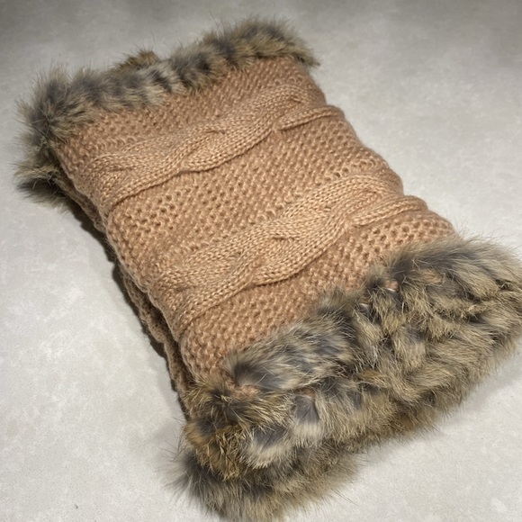 New Rudsak Authentic Rabbit Fur & Knit
Infinity Scarf neutral without tags⭐️⭐️⭐️ - Picture 3 of 17